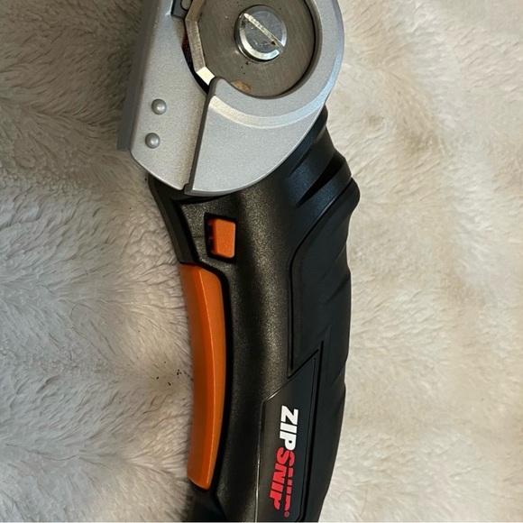 ZipSnip Electric Cutter with Chargers/ back massager for Krista - Picture 2 of 7